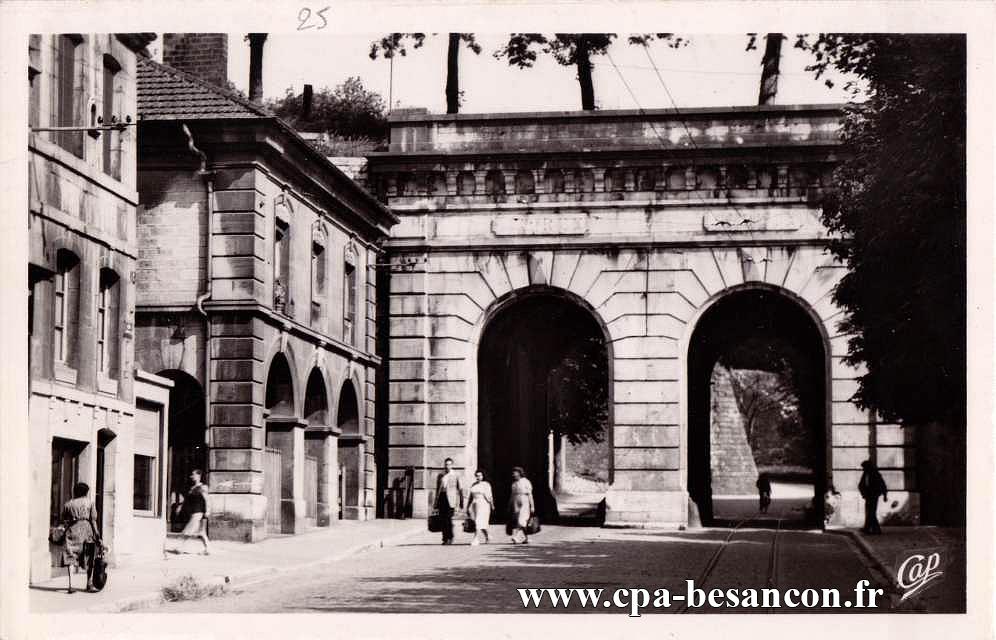 36 BESANÇON - La Porte Battant